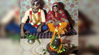 Bihar News: अपहरण केस के कैदी की कोर्ट की अनुमति पर मंदिर में कराई गई शादी, क्यों-किससे जानकर लोग भी हैरान Prisoner of kidnapping case was married in the temple on the permission of the court in Sitamarhi