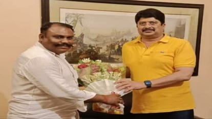 यूपी : राजाभैया से मिला चेयरपर्सन का बेटा, असमंजस में भाजपाई, खूब वायरल हो रही मुलाकात की तस्वीर Chairperson's son met Rajabhaiya, BJP in confusion, photo of meeting going viral