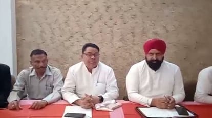 Samajwadi Party alleges administration did cheating in Nikay Chunav on Pilibhit Seat