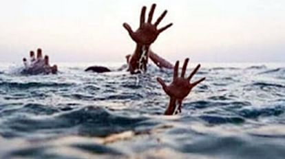 Ujjain News: बकरियां चराने गए बच्चे की खदान में डूबने से मौत, बच्चों ने दी गांव में सूचना Ujjain News Youth who went to graze goats died due to drowning in the mine