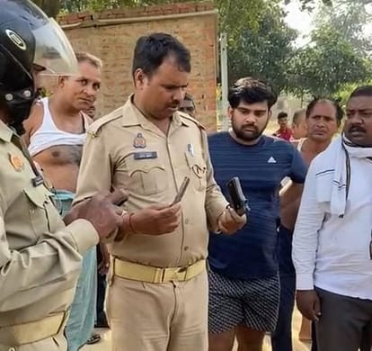 Varanasi: People of two villages fought fiercely, weapons were waved, a pistol recovered, many injured