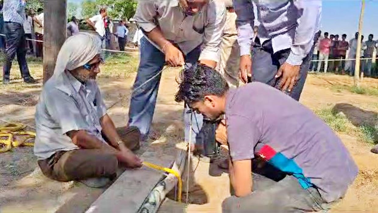 Innocent fell into 300 feet deep borewell pit in Jobner, Jaipur