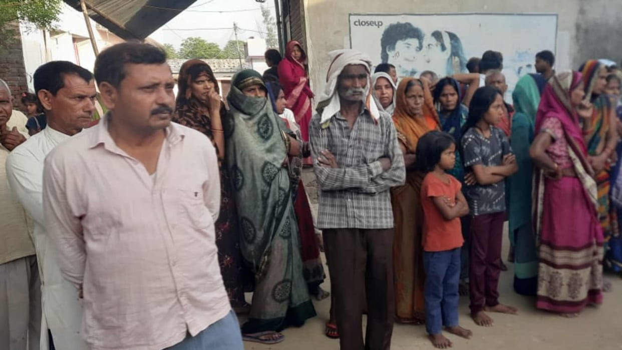 Returned home after earning from Mumbai commits suicide in basti