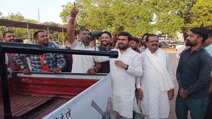 बीजेपी और कांग्रेस नेताओं में जुबानी जंग