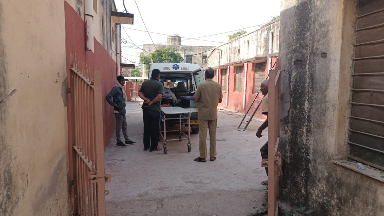 Dead body of a person found near Water Works intersection in Dholpur