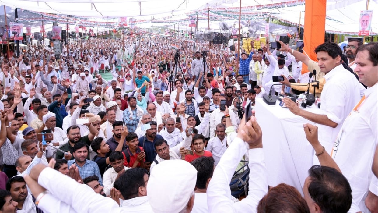 Deepender Hooda targeted the govt on Rs 2000 notes decision at a rally in Jind