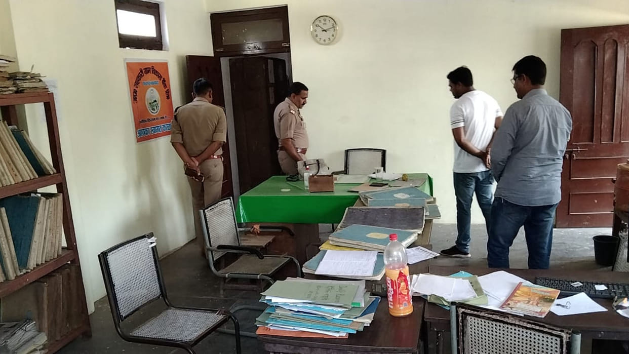 Farrukhabad: Thieves took the cash box by breaking the lock of bank