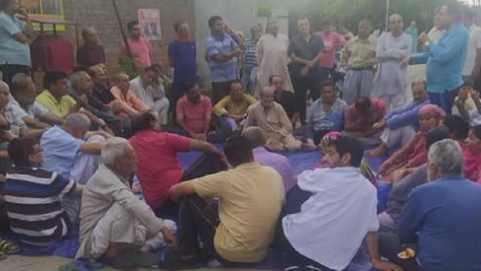 Kashmiri migrants protest in Jammu Jagti