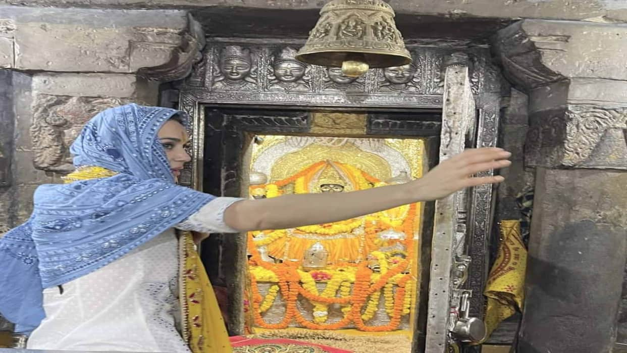 Actress Preity Zinta bowed her head at Baglamukhi temple