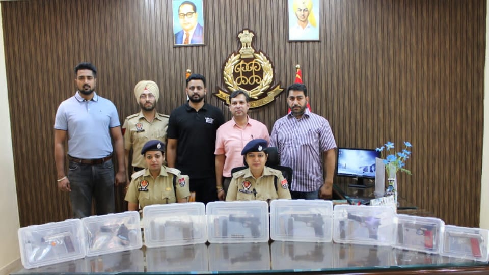 Khanna police arrested four accused for supplying illegal weapons