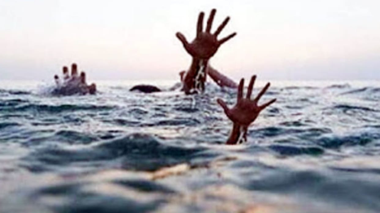 Two children died due to drowning in the Ganges, two survived, the children had gone to take bath without bein