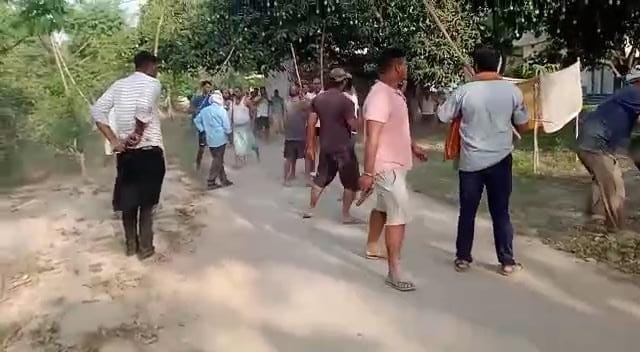 Varanasi: People of two villages fought fiercely, weapons were waved, a pistol recovered, many injured
