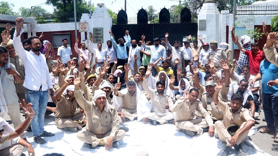 AMU Security personnel protested for not getting salary for two months