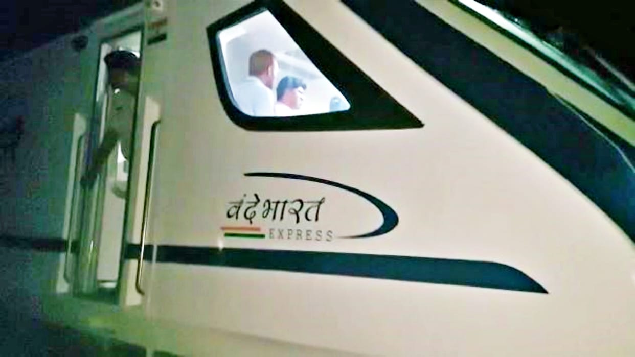 Bull collided with Vande Bharat Express train in Dausa