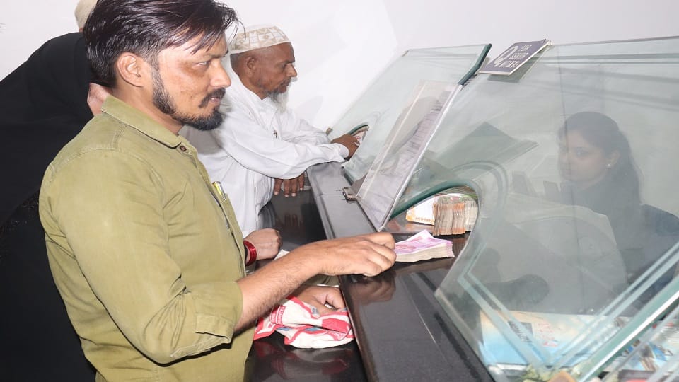 People reached banks with 2000 notes in Shahjahanpur