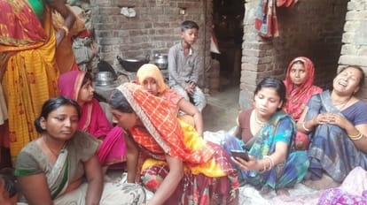 Bihar News : फल तोड़ने पर सजा-ए-मौत; एक बच्चा चिता पर, दूसरा भी नाजुक Bihar News: Children brutally beaten for plucking fruits, one died; Sitamarhi, Shahi Litchi, Hindi News