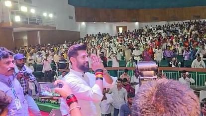 CM of Bihar : पटना में अब इस युवा नेता के लिए लगे नारे, गूंजती रही आवाज- बिहार का सीएम कैसा हो? CM of Bihar: Slogans were raised for Chirag Paswan in Patna, the voice kept echoing - How should the CM