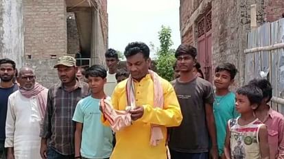 Bihar: सहरसा में उप मेयर प्रत्याशी भिक्षाटन से चंदा जुटा कर लड़ रहे चुनाव, वार्ड-वार्ड घूम कर वोट भी मांग रहे Deputy mayor candidate Siyaram Paswan is contesting elections by collecting donations by begging in Saharsa