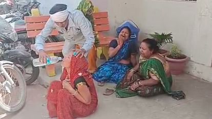 Gwalior: पुलिस ने बिना बताए गुमशुदा युवक के शव का कर दिया अंतिम संस्कार, परिजनों ने थाने के बाहर किया हंगामा Gwalior: The dead body of the missing youth was buried without informing the relatives