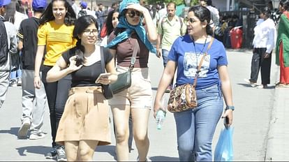 पर्यटन: तपिश से राहत पाने हिल्सक्वीन में उमड़े सैलानी, कारोबार में तेजी आने से कारोबारी उत्साहित Tourists flock to Shimla as temperatures soar in plains