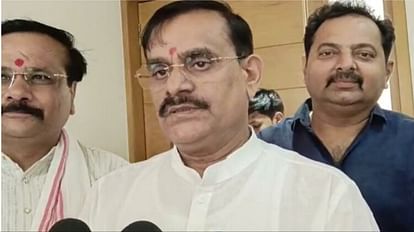 MP Politics: वीडी शर्मा का कमलनाथ पर बड़ा आरोप, बोले- 'आपके हाथ खून से सने हैं, जल्द ही कर्मों की सजा मिलेगी' MP Politics: VD Sharma said- 'Kamal Nath hands are stained with blood soon he will be punished