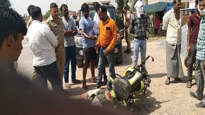 Road Accident in Varanasi Three bike riders hit with standing dumper one died on spot