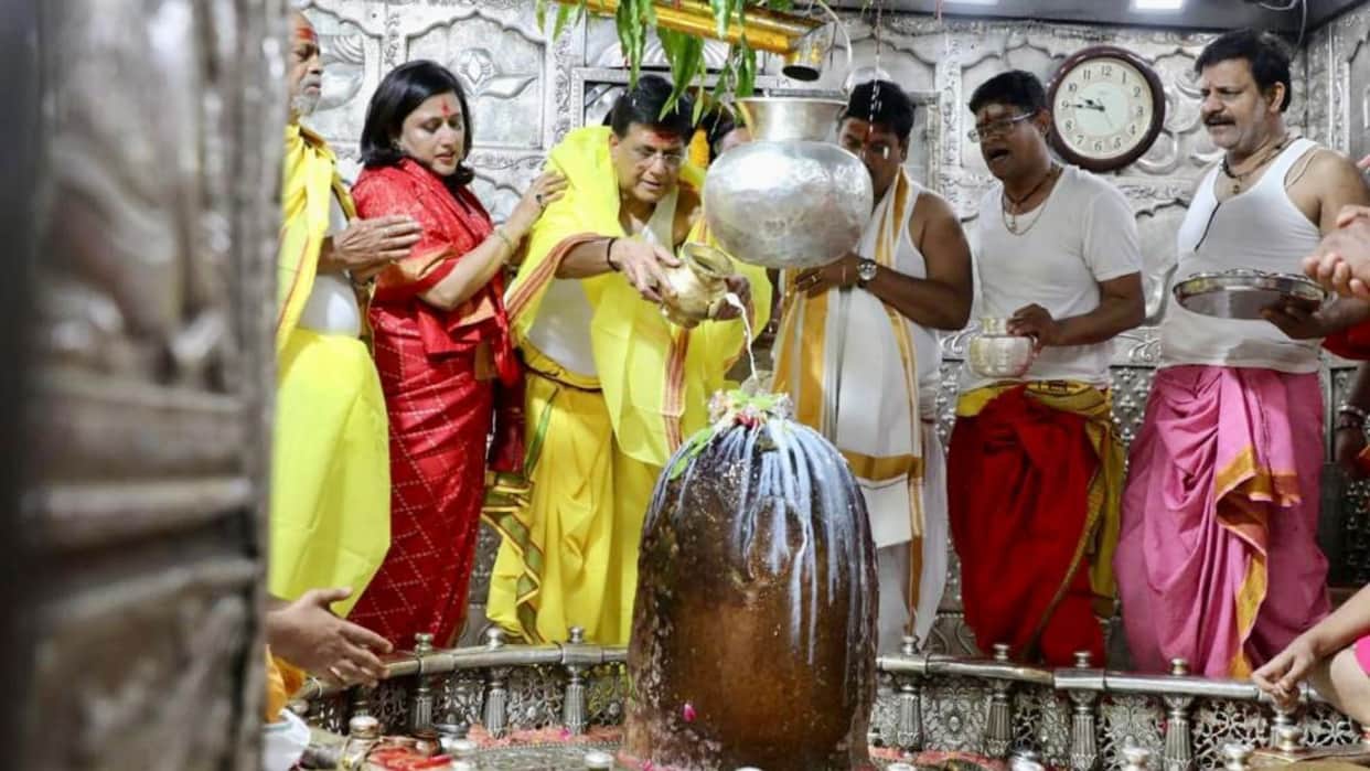 Ujjain Mahakal: Union Minister Piyush Goyal arrived to visit Baba mahakal worshiped also saw Mahakal Lok