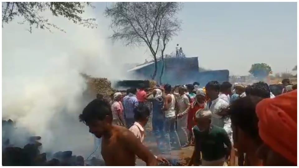 Fire broke out in two houses in Dholpur seven-year-old girl burnt alive