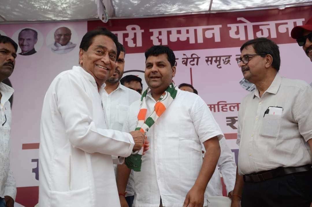 MP Politics: BJP MLA's brother took Congress membership, Kamal Nath wore a scarf
