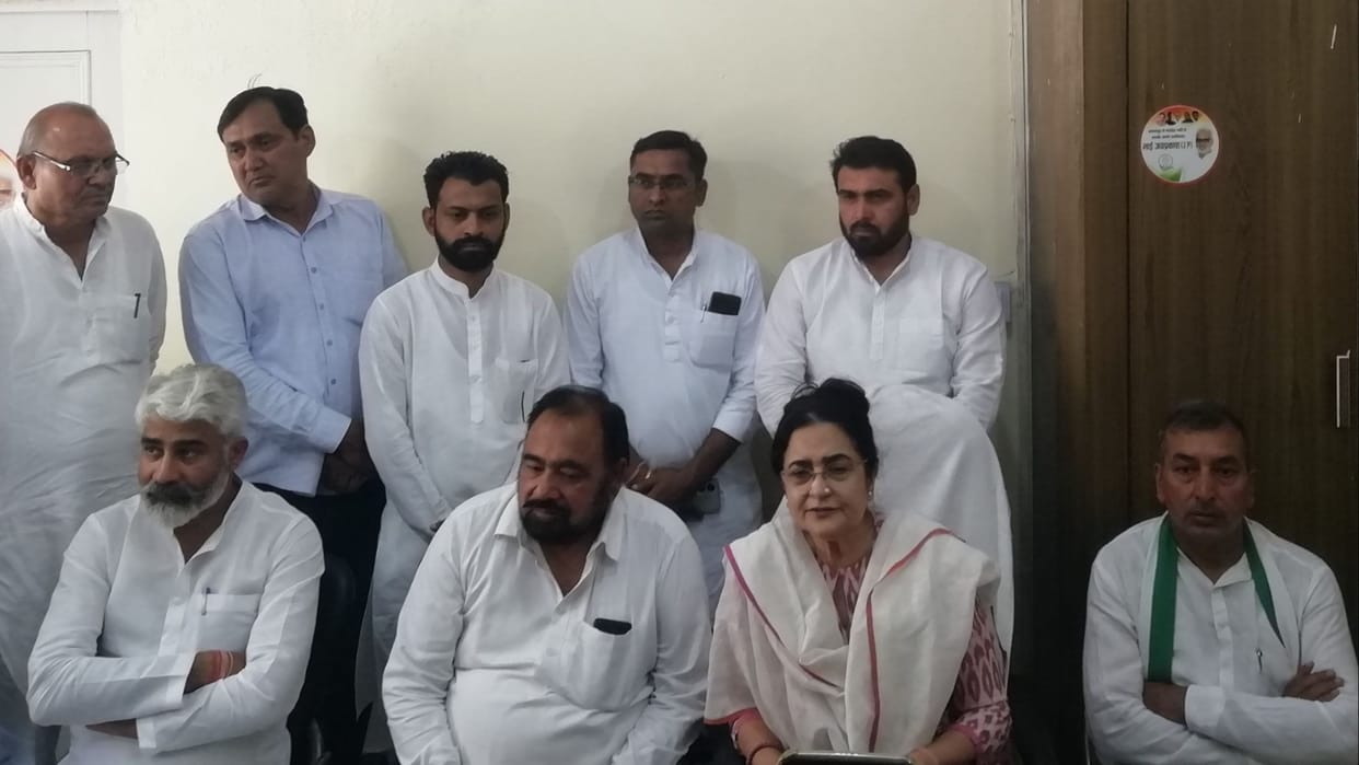 Those who have posts in Congress, they should be initiative of solidarity said Kiran Chaudhary