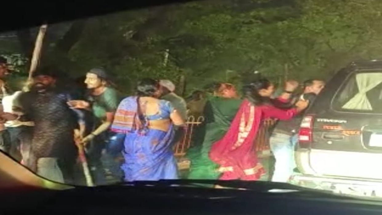 Eunuchs looted money with assault, case filed on driver's complaint