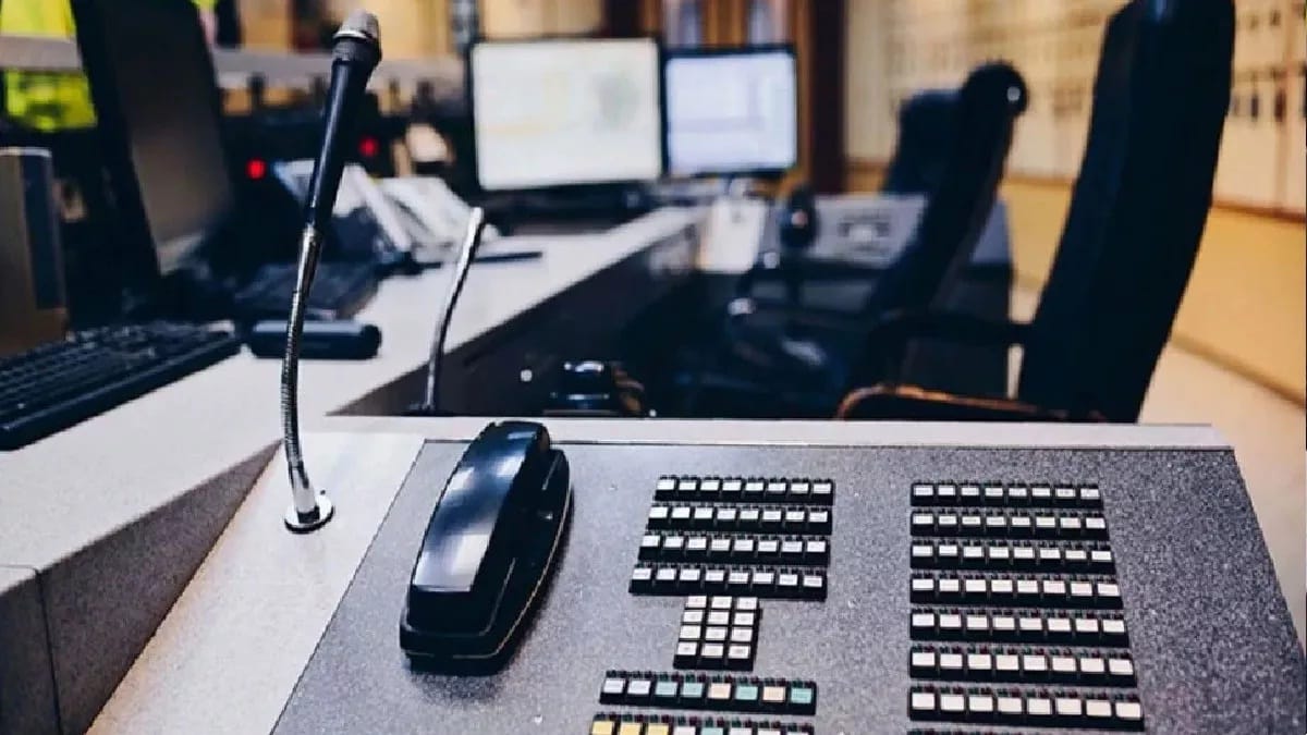 Illegal telephone exchange case: 10-10 sim were being issued on the one id