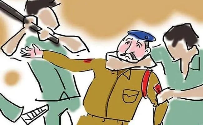 Drunk miscreants threatened the Inspector, said if he comes to the village, he will cut off his hands