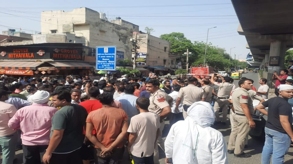 BMW car driver woman hits scooty man died in motinagar