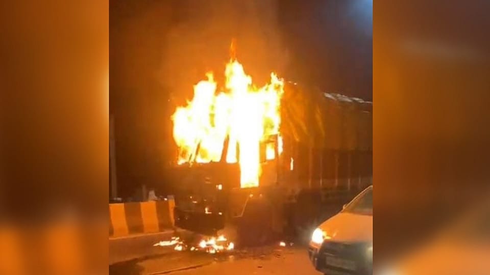 Ghaziabad Latest News fire in a truck full of soap