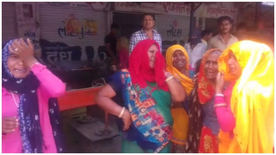 Thar jeep crushed people sitting on the roadside in Chaksu Jaipur 3 people died and 3 injured