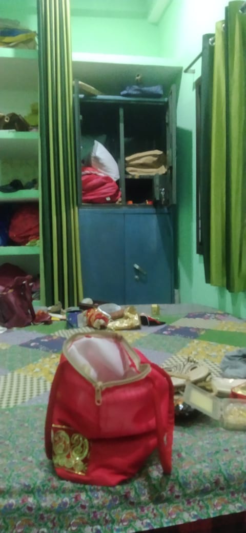Varanasi loot: The family kept sleeping in the house, thieves came and took away jewelry and cash worth five l