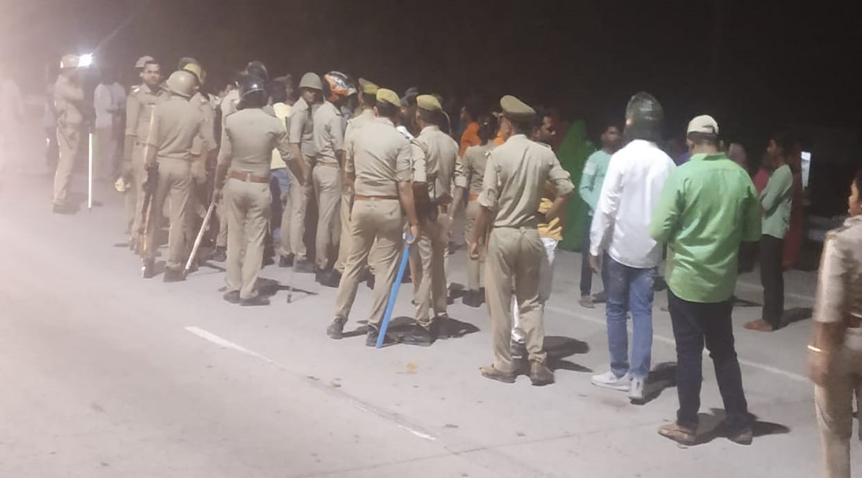 Youth crushed to death by DJ vehicle on Ring Road Phase 1 in varanasi angry villagers create ruckus