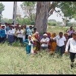 मौके पर लगी गांव वालों की भीड़