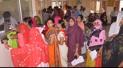 Vomiting diarrhea headache patients increased in Agra in summer more than six thousand patients arrived in OPD