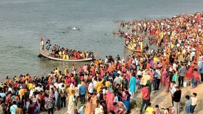 Ballia: मुंडन संस्कार में जा रही सवारियों से भरी नाव गंगा में डूबी, तीन महिलाओं के मिले शव, मचा हड़कंप Boat full of passengers going for Mundan Sanskar drowned in Ganga in ballia