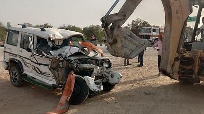 Mirzapur: सड़क हादसे में मां की मौत के बाद घायल बेटे ने भी दम तोड़ा, हाईवे पर खड़े टैंकर में भिड़ी थी बोलेरो injured son also died After death of mother in road accident in mirzapur