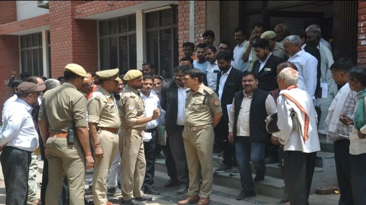 Knife attack on young man in police custody, brother-in-law bled in court during appearance