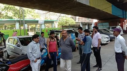 Ujjain: अतिक्रमणकारियों को अपर आयुक्त की दो टूक, बोले- पुल के नीचे मत करो अतिक्रमण, निगम करेगा कार्रवाई Additional Commissioner bluntly said- Do not encroach under the bridge, corporation will take action