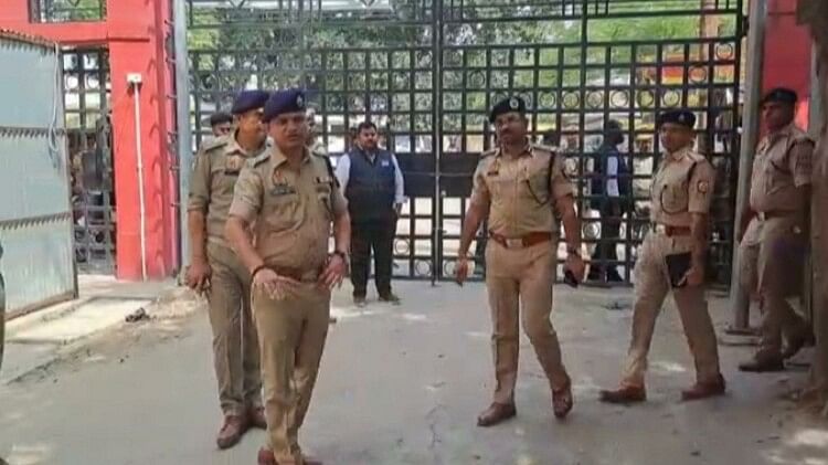 Knife attack on young man in police custody, brother-in-law bled in court during appearance