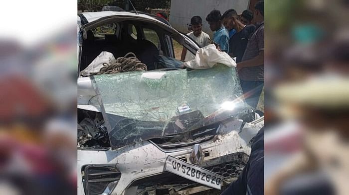 Five killed in road accident after car and truck collision in deoria