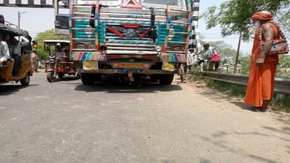 Bike rider dies due to truck collision at railway crossing in Bareilly