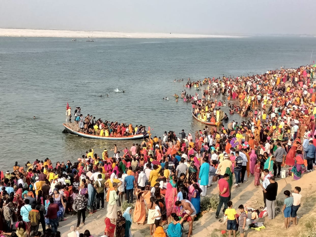 Boat full of passengers going for Mundan Sanskar drowned in Ganga in ballia