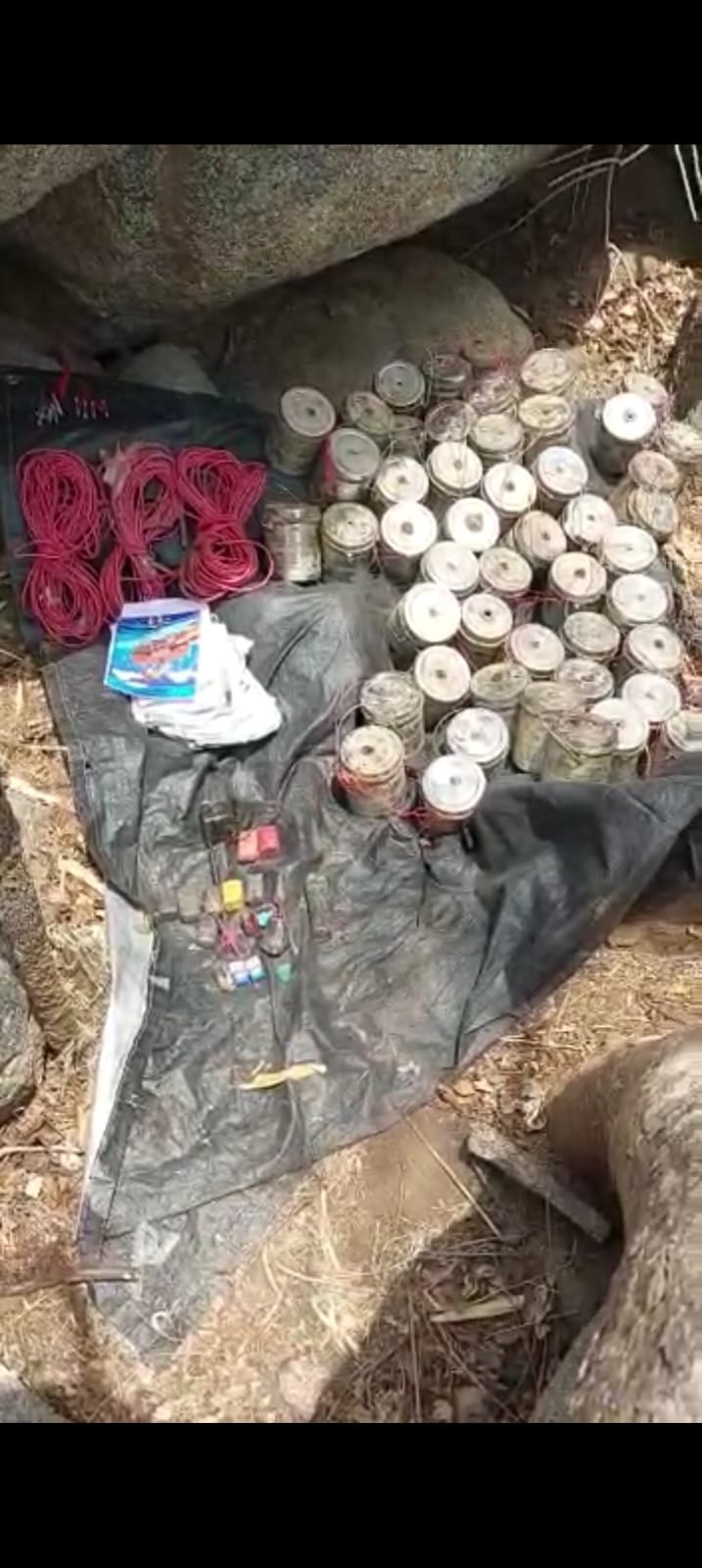 Bihar Police on the target of Maoists : large number of container bombs and detonators recovered