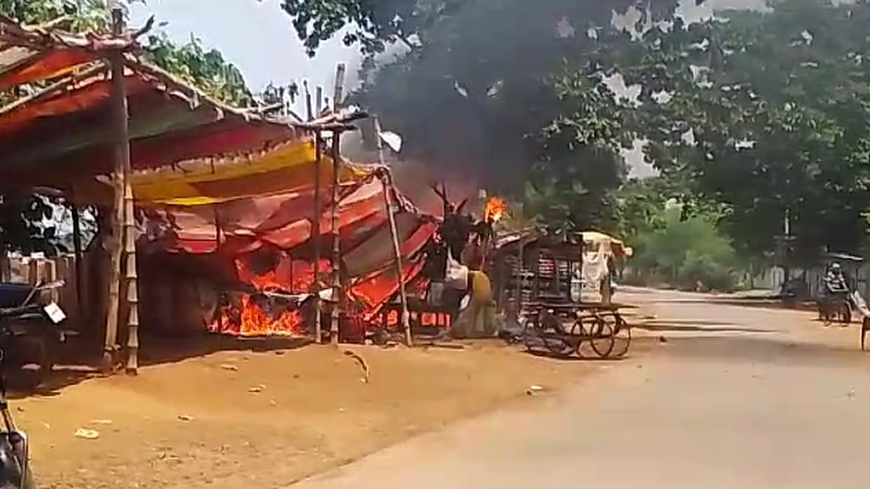 tea cart burnt to ashes due to cylinder fire in Janjgir-Champa
